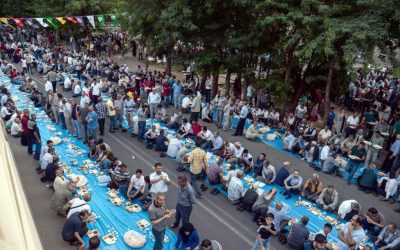 برکت در سفره های دسته جمعیست